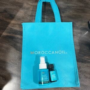Moroccanoil Haircare Duo - leave in conditioner and oil